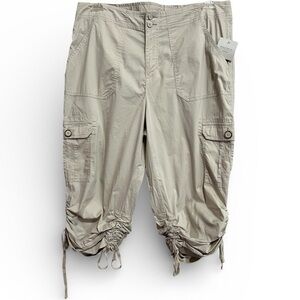 Madison Beige Cargo Capri Pants Size 14W